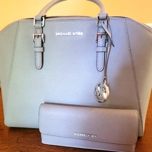 Micheal Kors Gray Purse and Wallet
